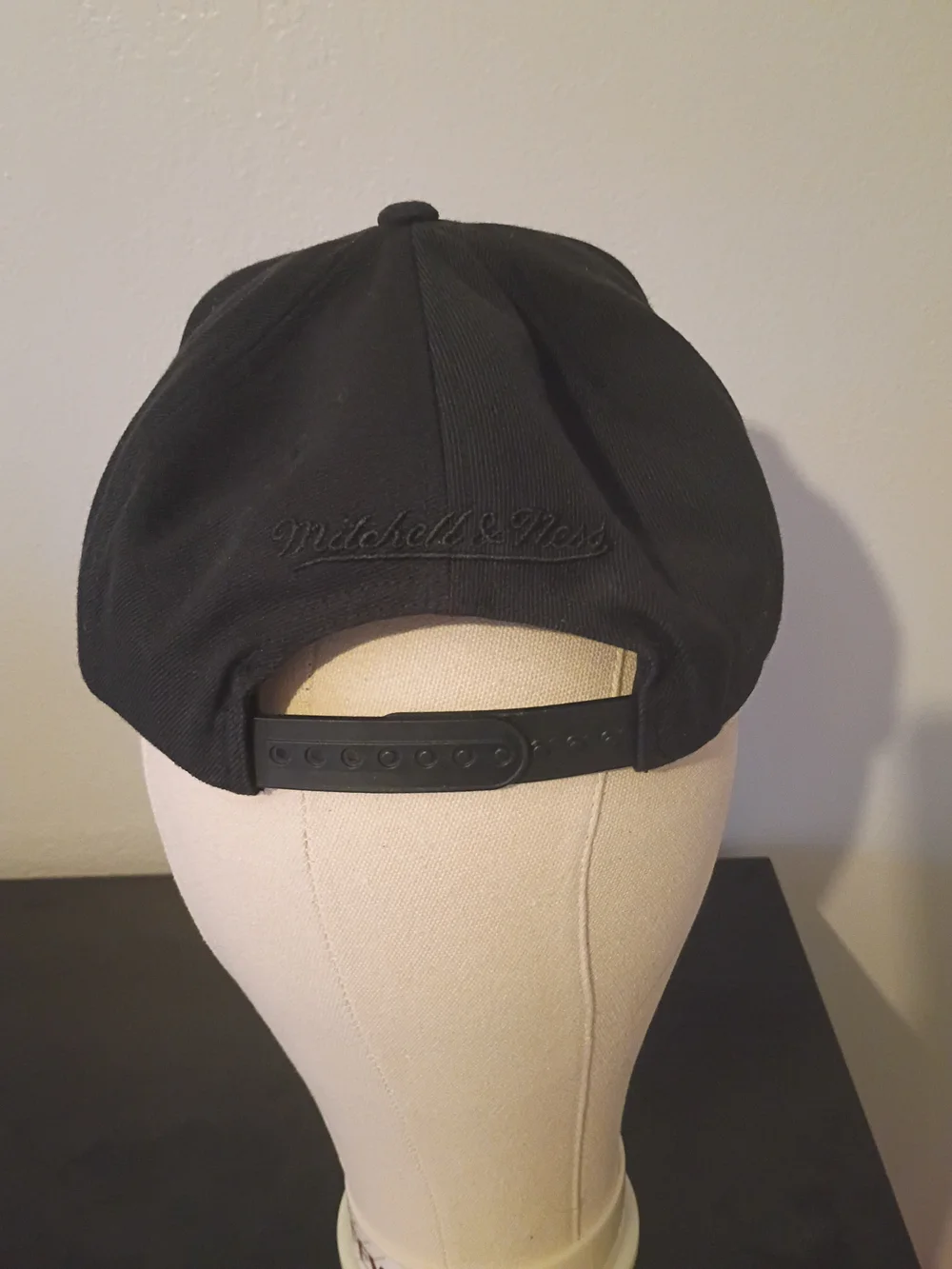 Chicago Bulls Black and Red Snapback Cap